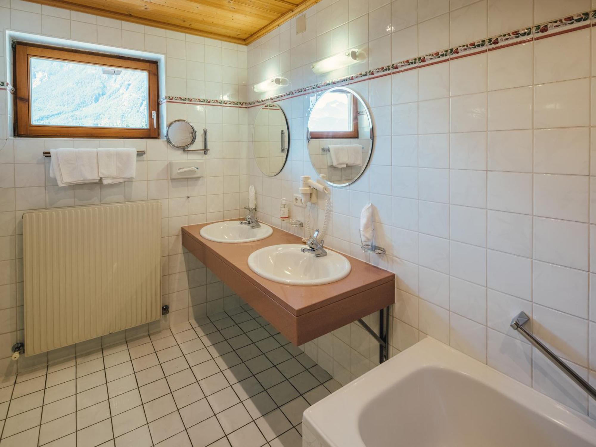 Huber Hotel Tramserhof Landeck Exteriör bild
