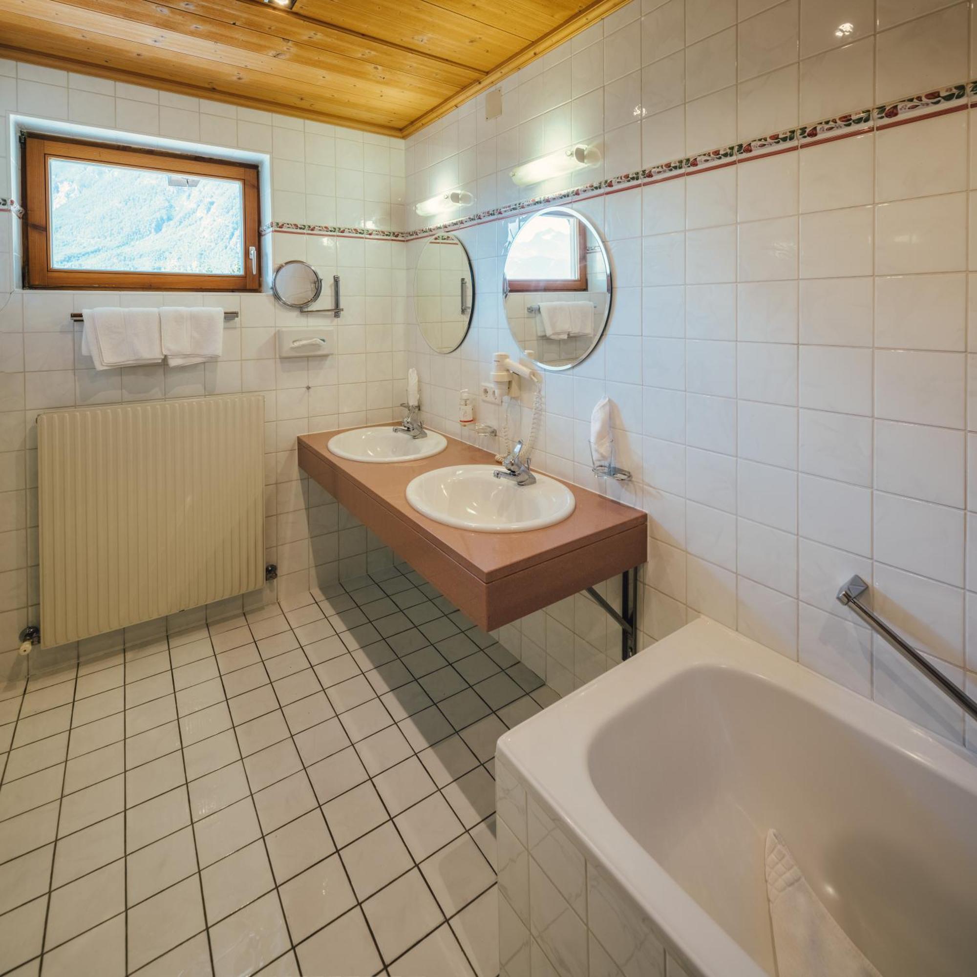 Huber Hotel Tramserhof Landeck Exteriör bild